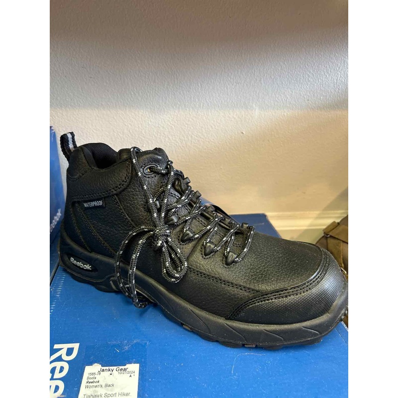 Women's Shoe Size 8.5 Reebok Black Boots