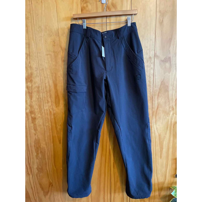 Size Medium Mountain Hardwear Men's Pants