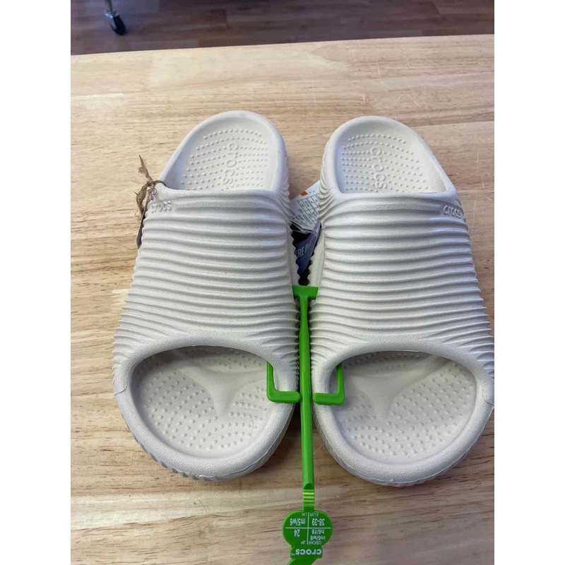 Shoe Size 8 Crocs Cream Sandals