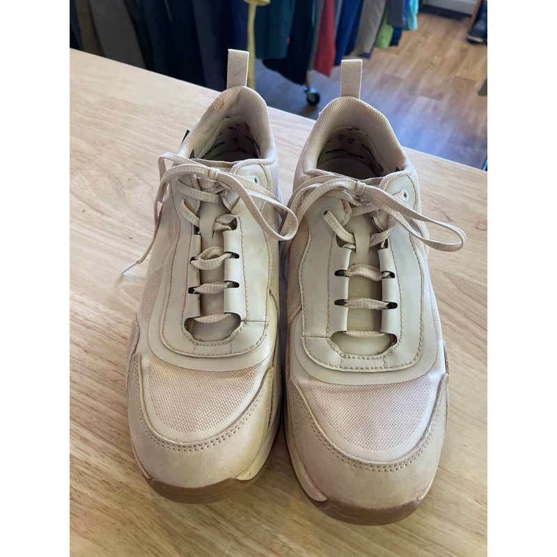 Shoe Size 8.5 Teva Cream Casual Shoes