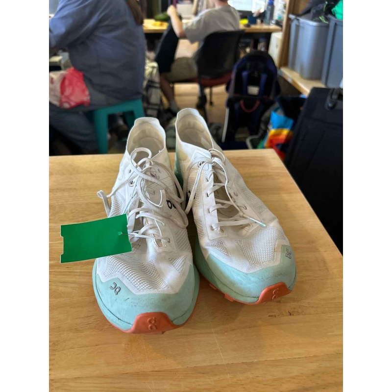 Shoe Size 9.5 On Cloud White Running Shoes