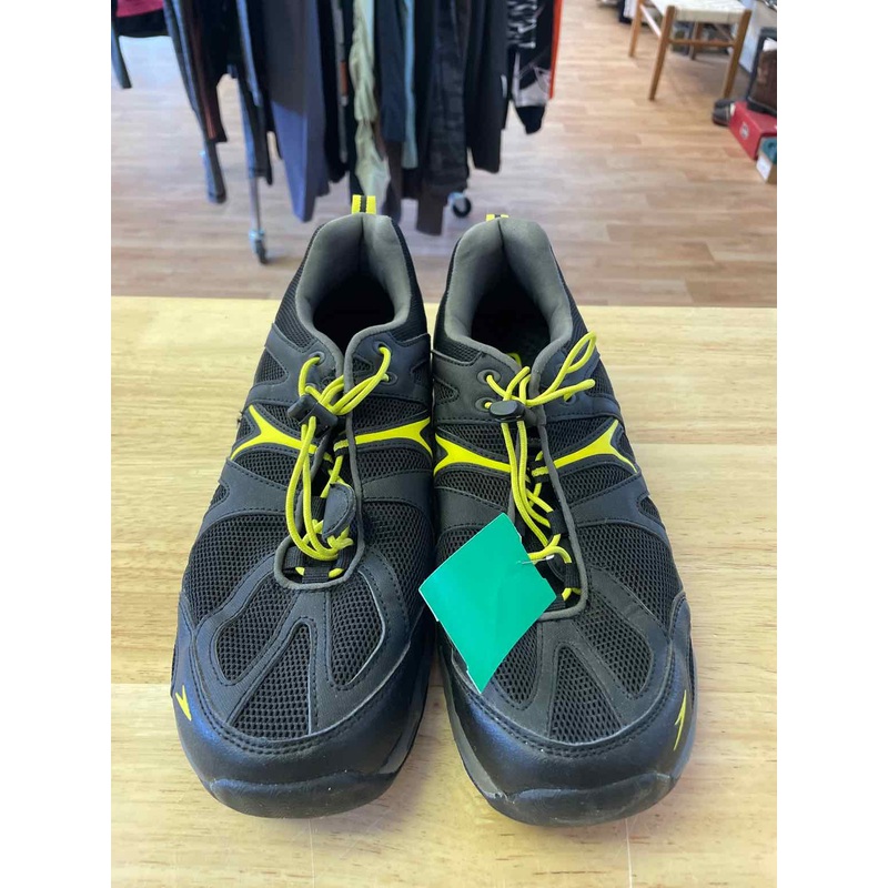 11 Speedo Men's Shoes
