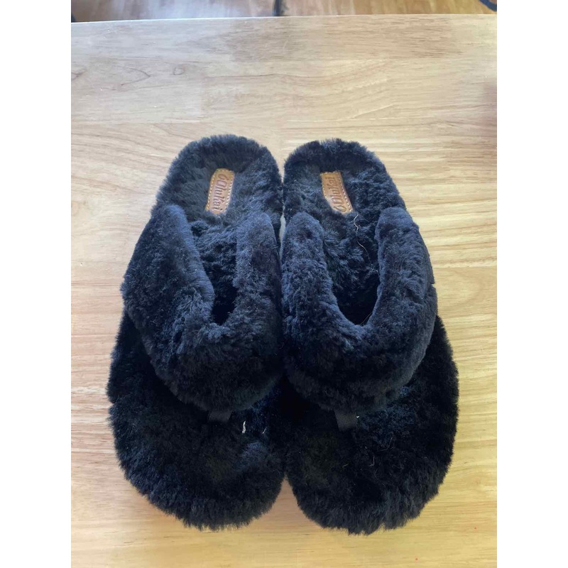 Shoe Size 8 OluKai Black Flip Flops